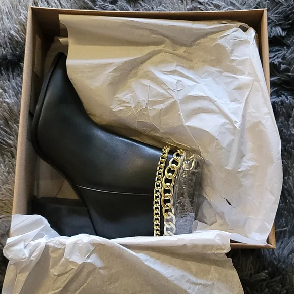 Steve Madden Perlina Black Leather Chain Booties - Picture 14 of 14